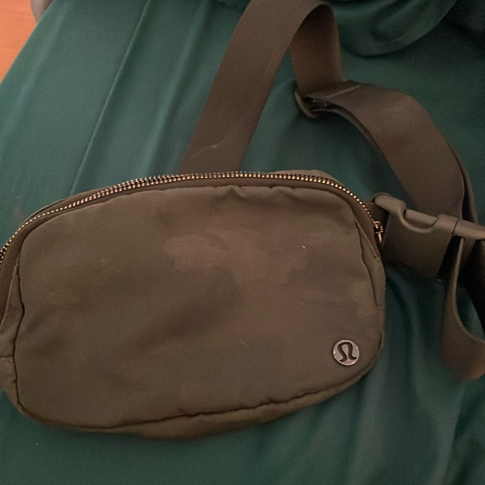 Lululemon Fanny pack , army green design